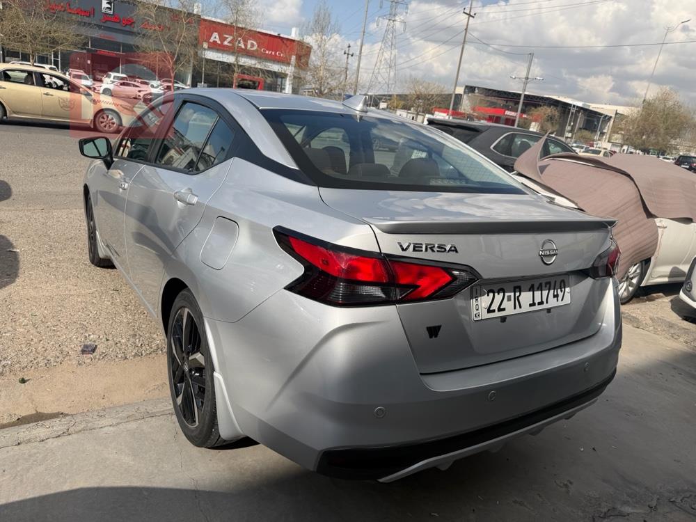 نيسان فيرسا